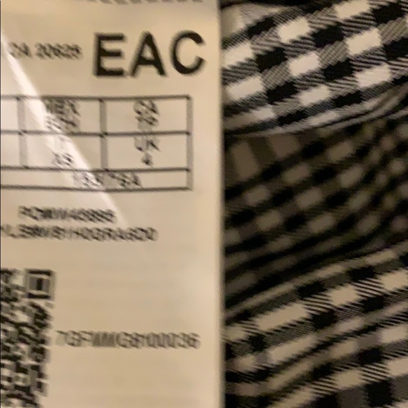 NWT Guess Paradise Crop top .Final Price 🌹 - Picture 5 of 5